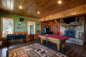 Wayward Travelers Lodge HotTub Theater Arcade MORE